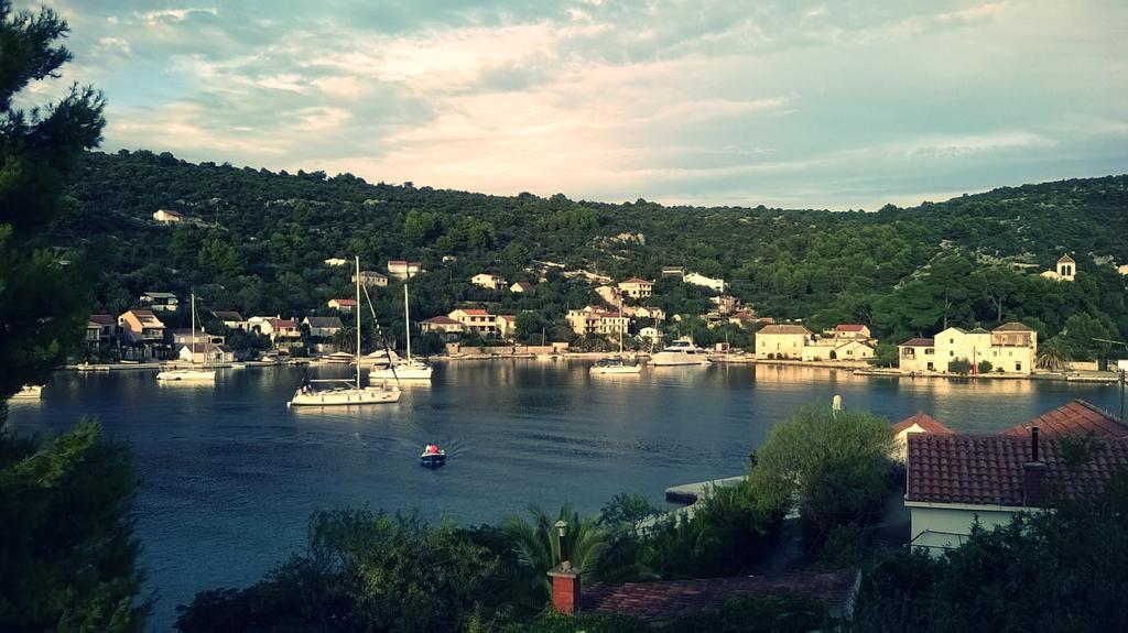 Apartmani Conar Drvenik Veli Exterior foto