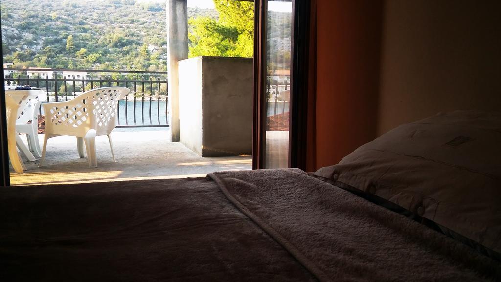 Apartmani Conar Drvenik Veli Exterior foto